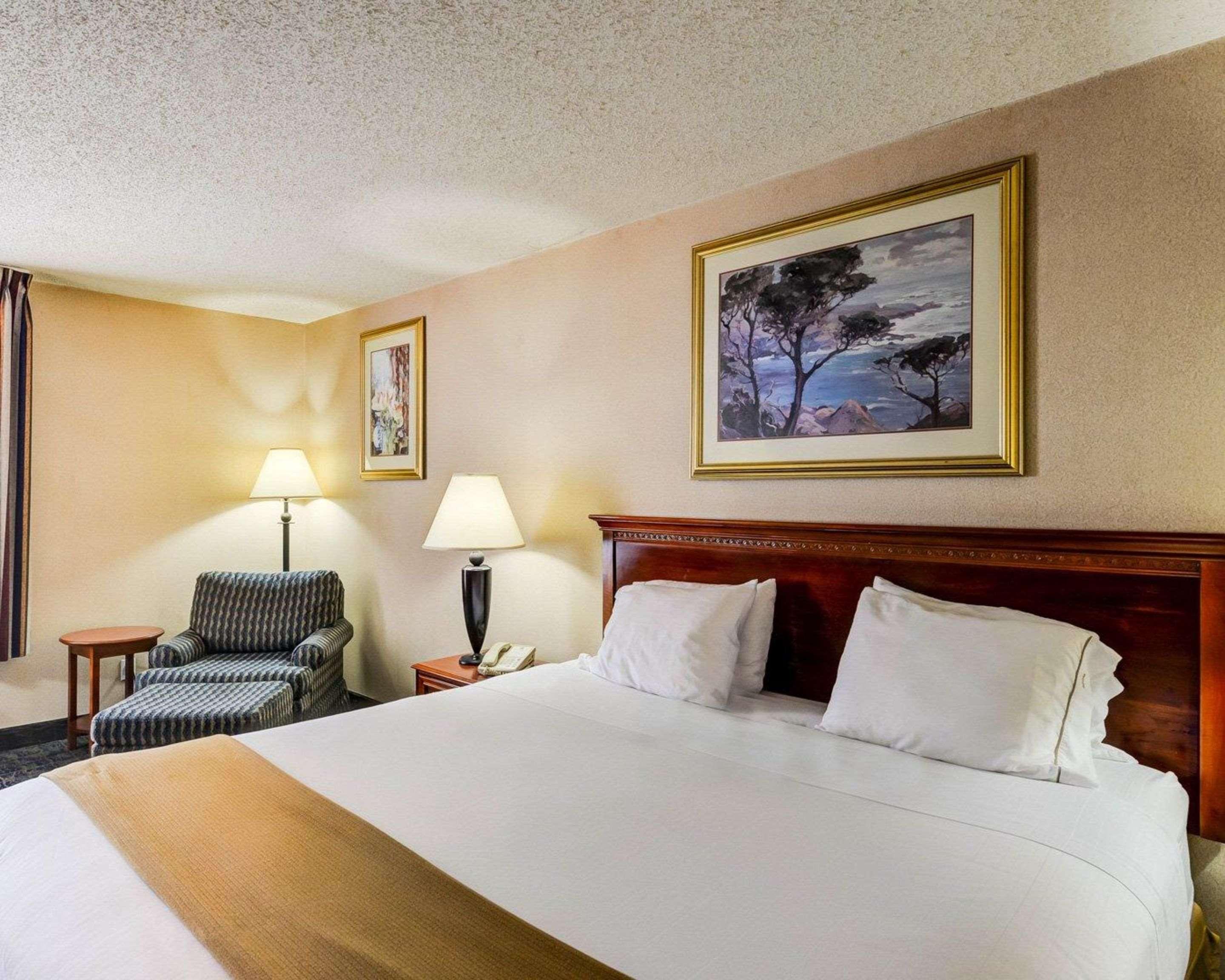 Quality Inn Spring Mills - Martinsburg North Bagian luar foto