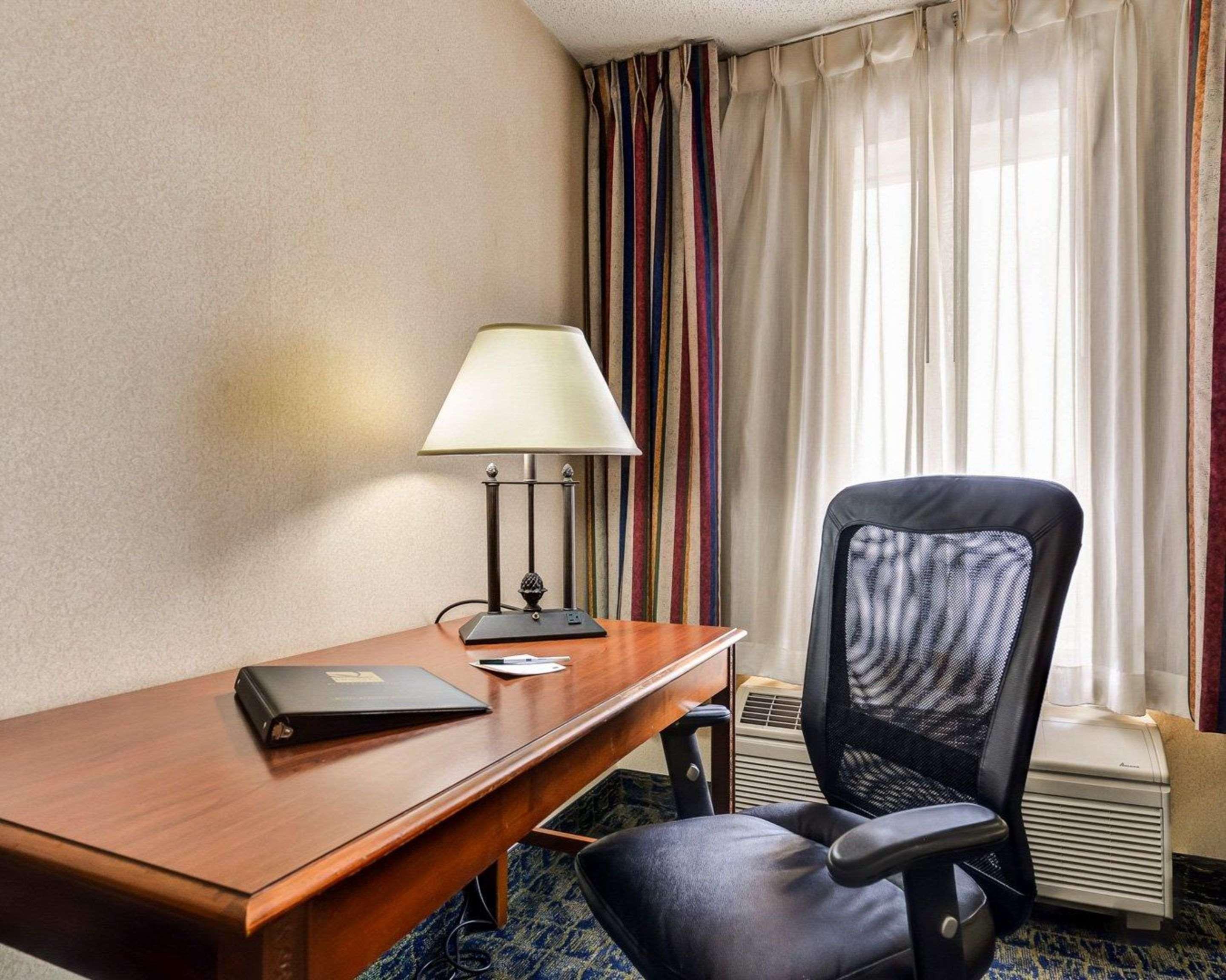 Quality Inn Spring Mills - Martinsburg North Bagian luar foto