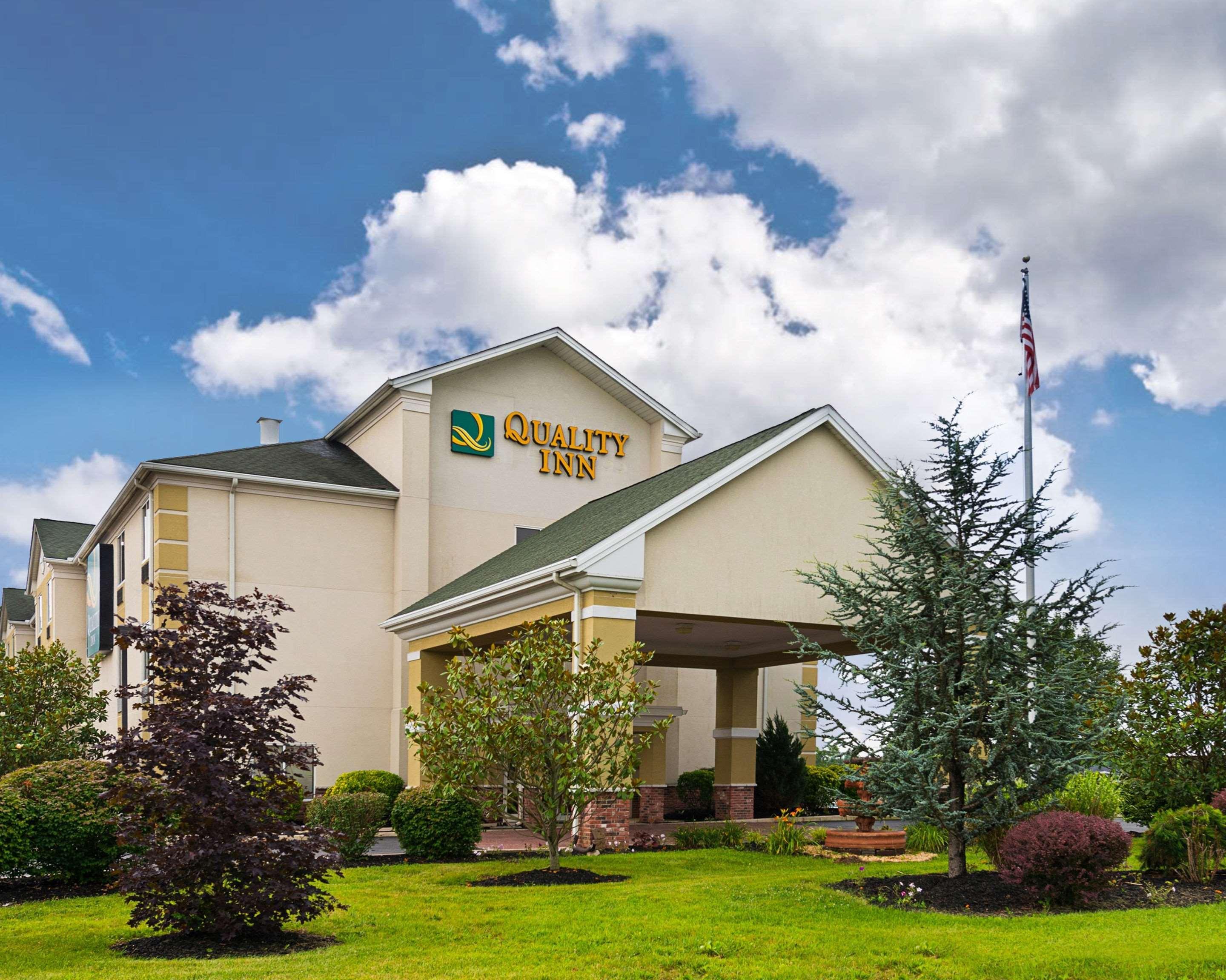 Quality Inn Spring Mills - Martinsburg North Bagian luar foto