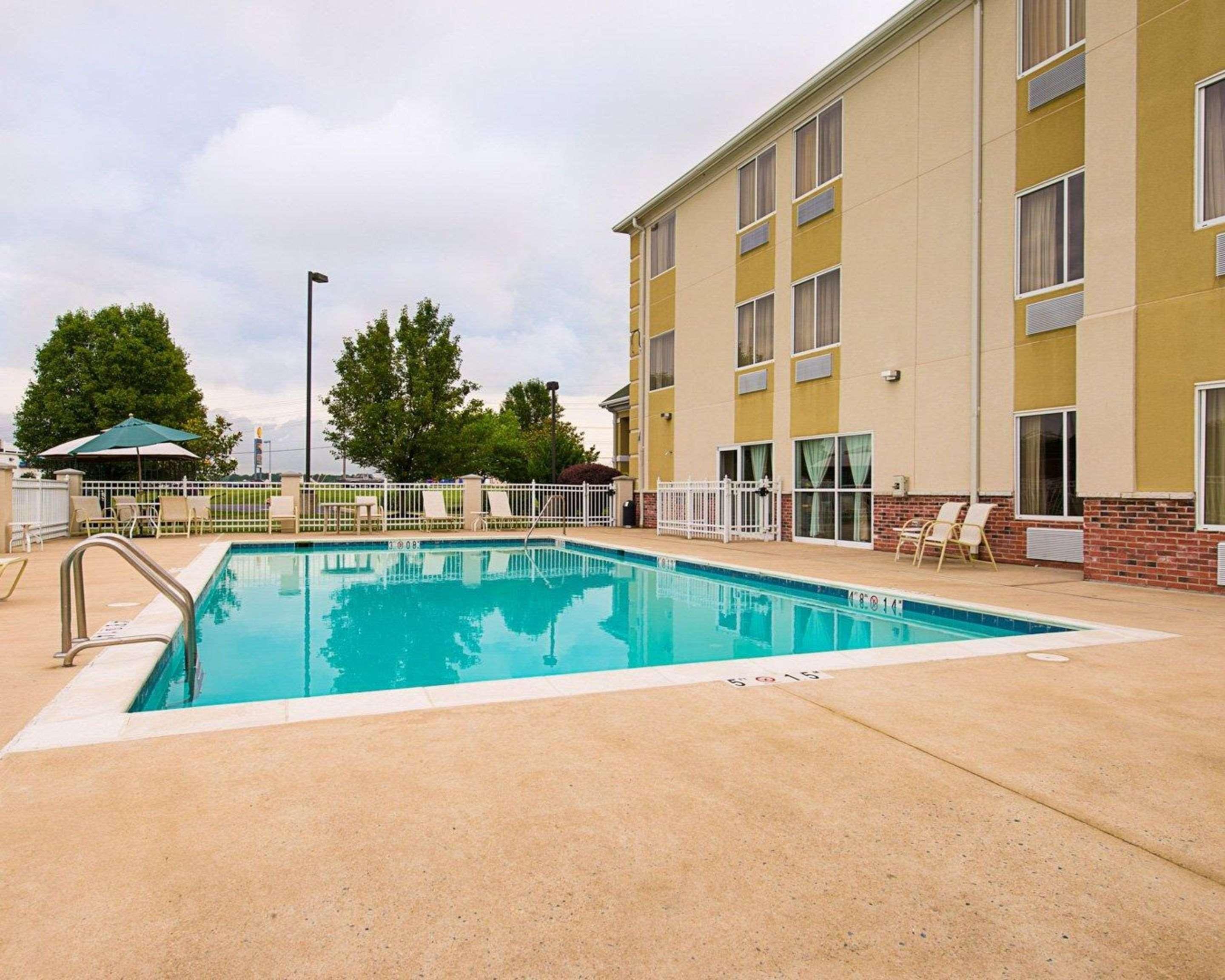 Quality Inn Spring Mills - Martinsburg North Bagian luar foto