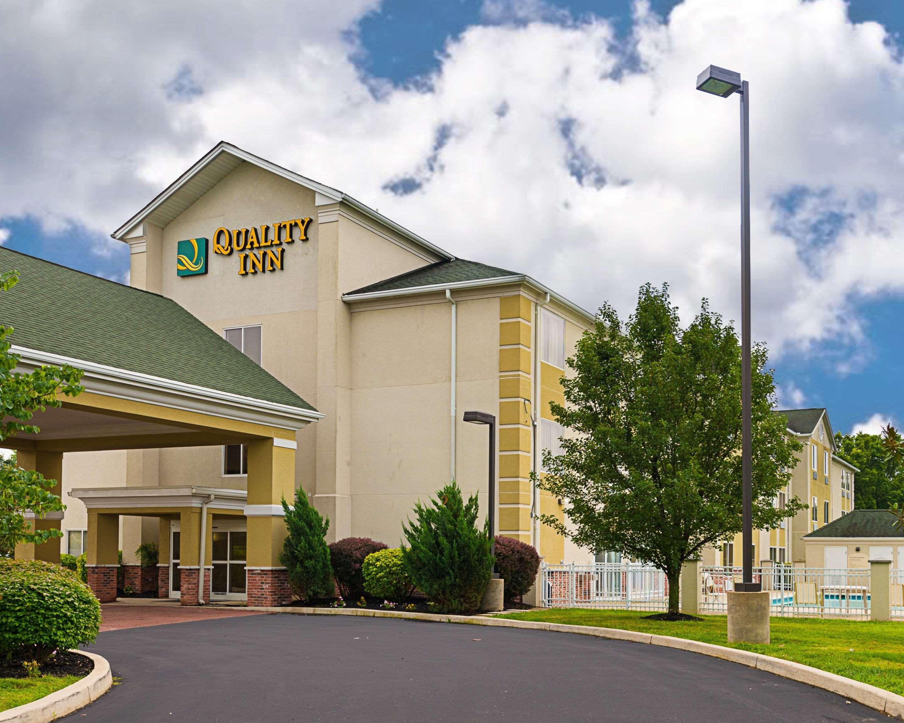 Quality Inn Spring Mills - Martinsburg North Bagian luar foto