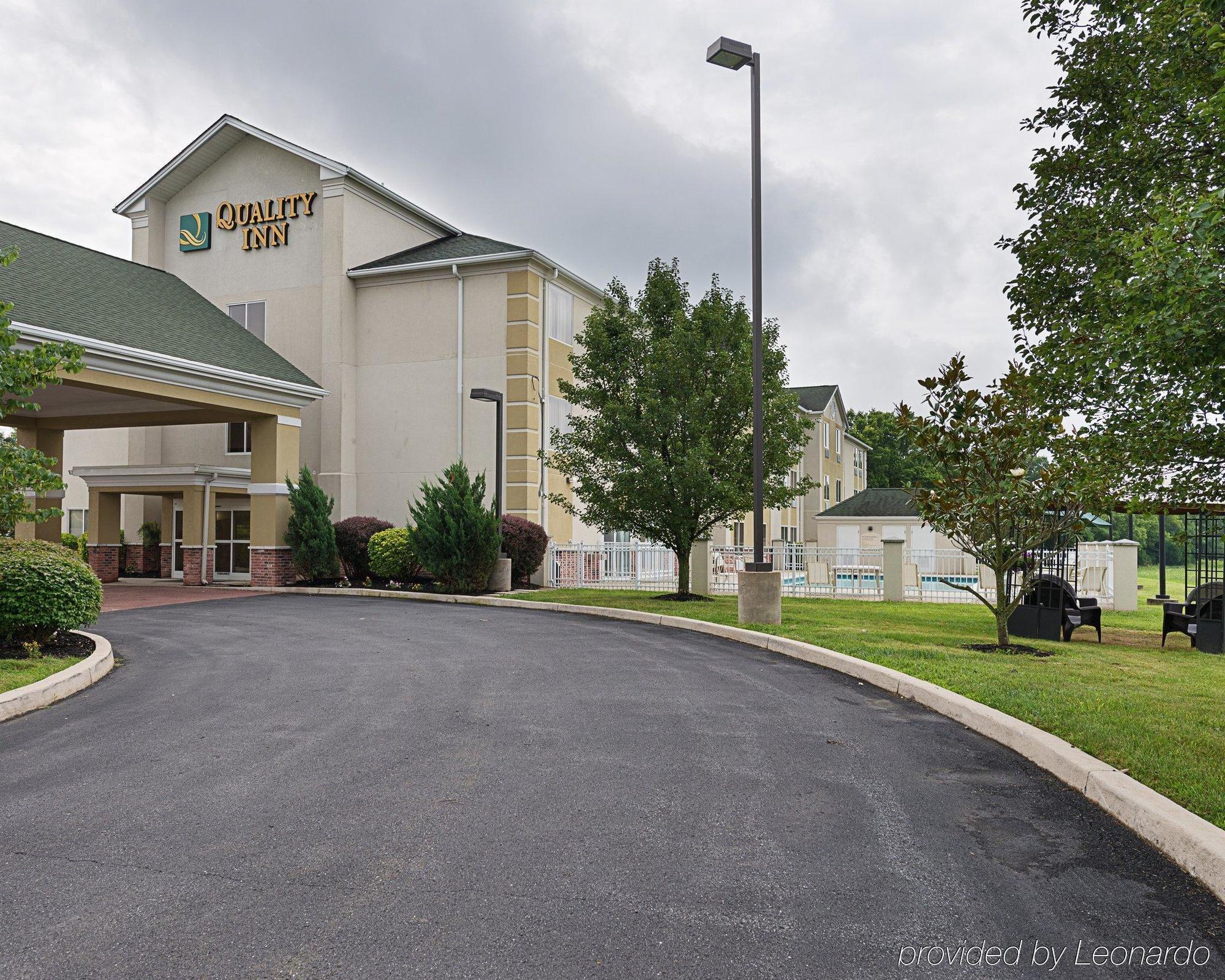 Quality Inn Spring Mills - Martinsburg North Bagian luar foto
