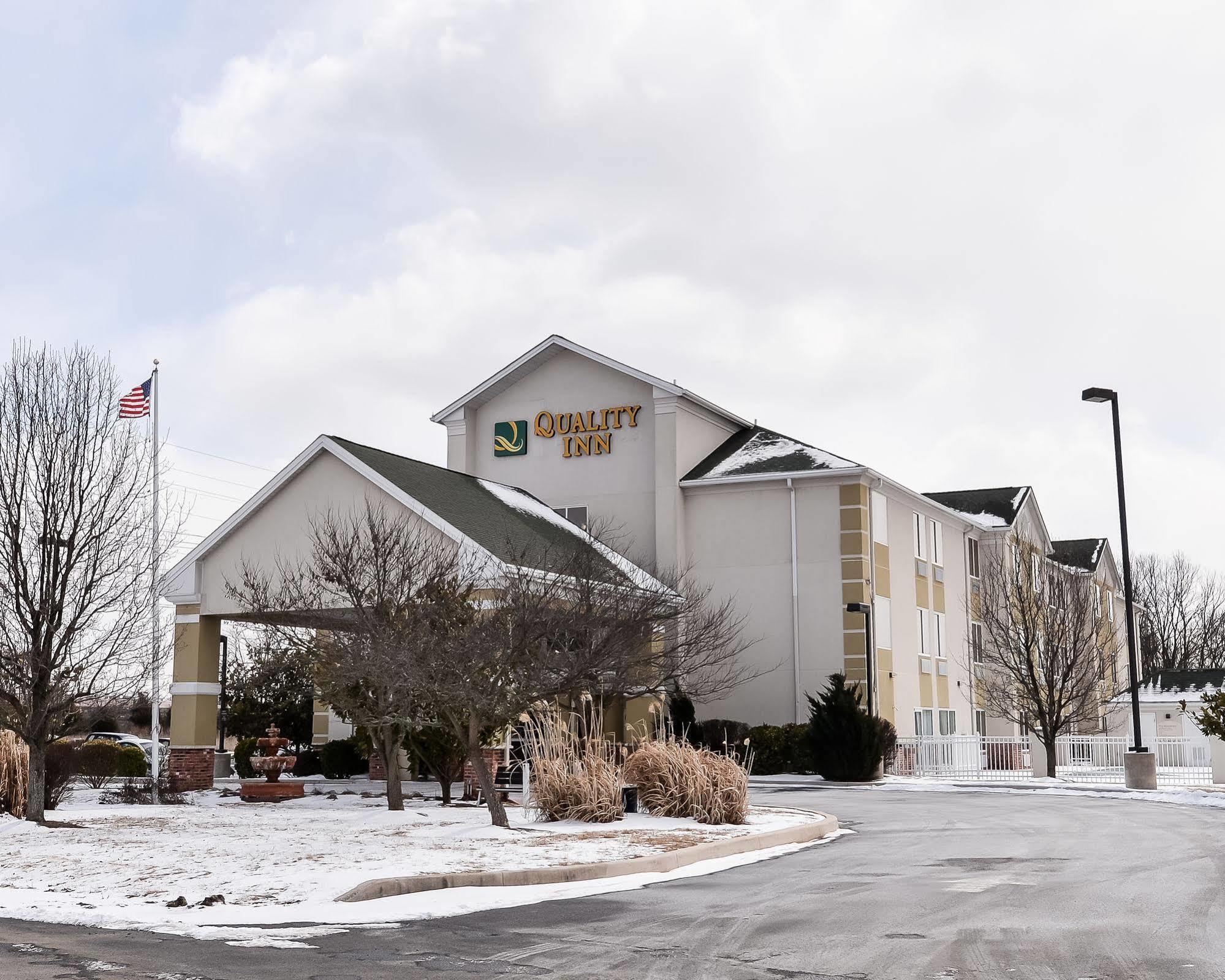 Quality Inn Spring Mills - Martinsburg North Bagian luar foto