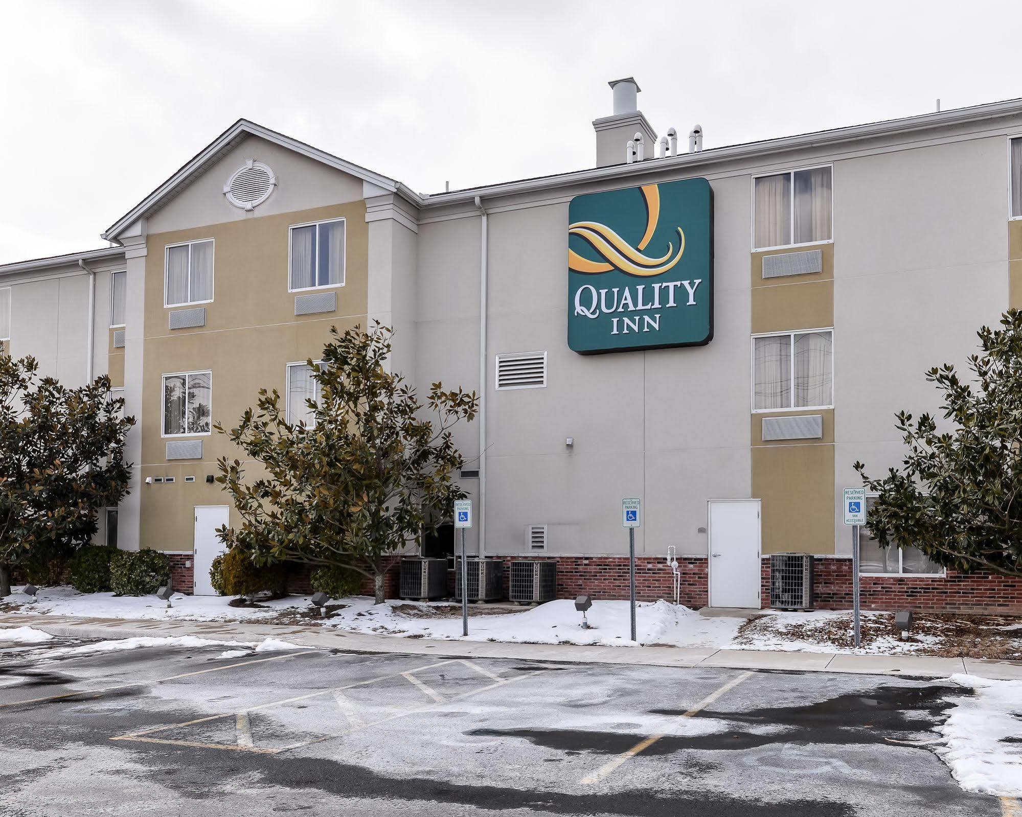 Quality Inn Spring Mills - Martinsburg North Bagian luar foto